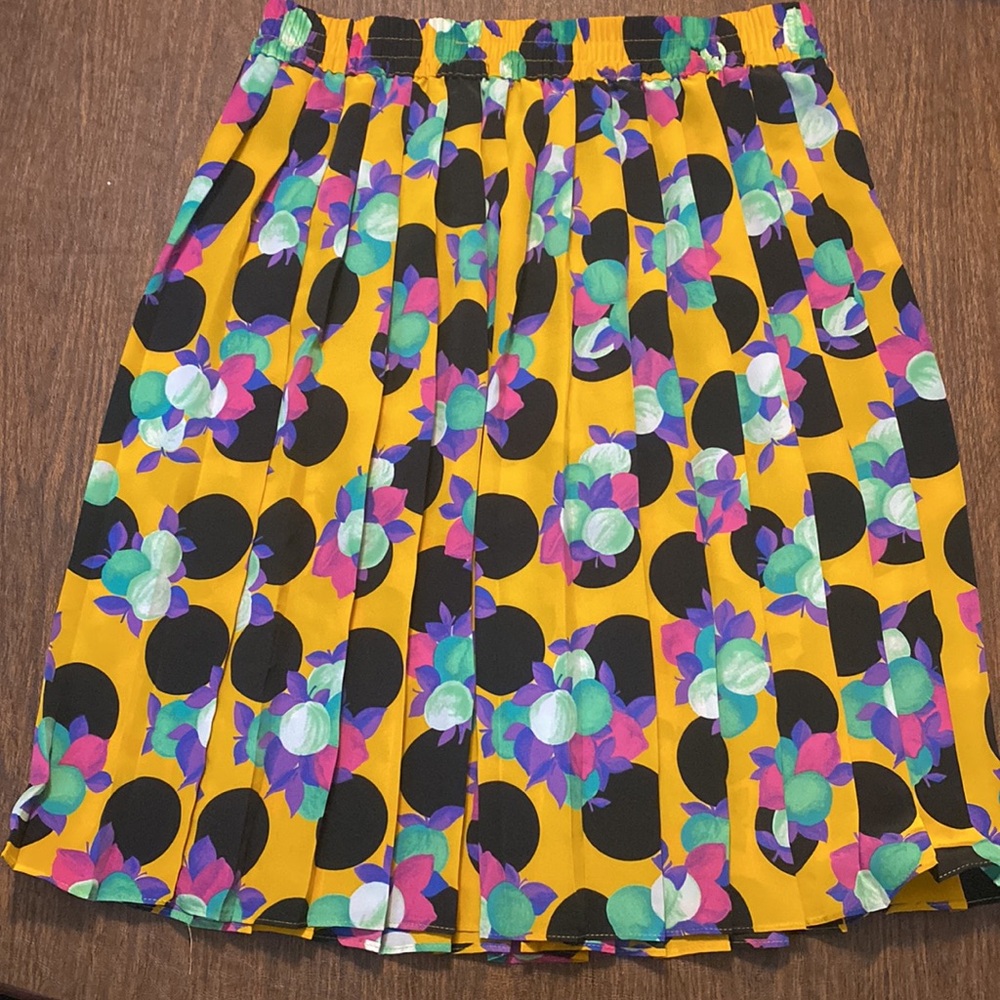 Vintage nylon pleated skirt, medium, hits below knee